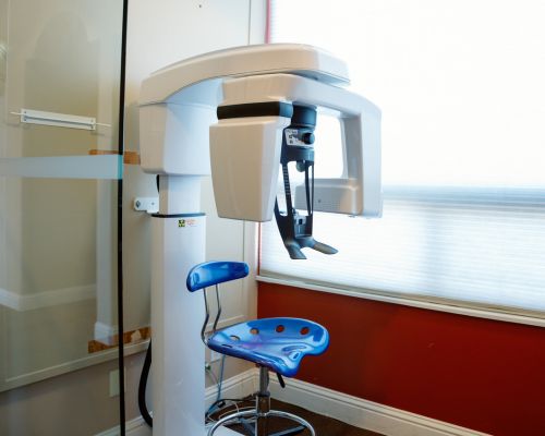 3D imaging scan showing dental implant placement with advanced CBCT technology for precise treatment planning